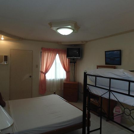 Royal Taal Inn Tagaytay City Esterno foto
