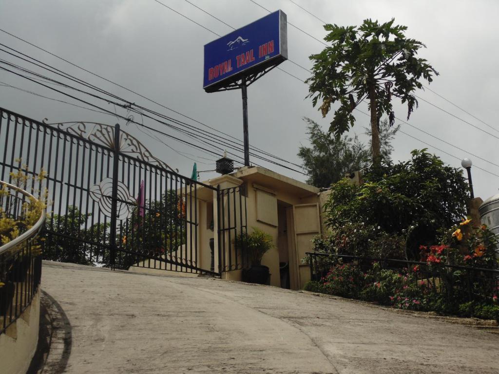 Royal Taal Inn Tagaytay City Esterno foto