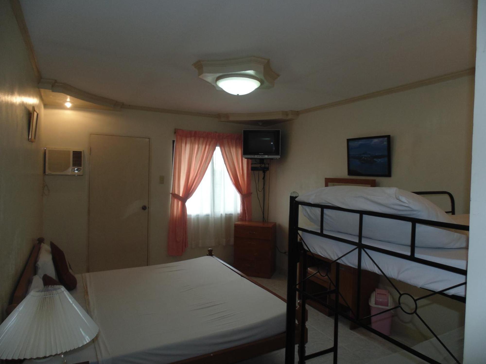 Royal Taal Inn Tagaytay City Esterno foto