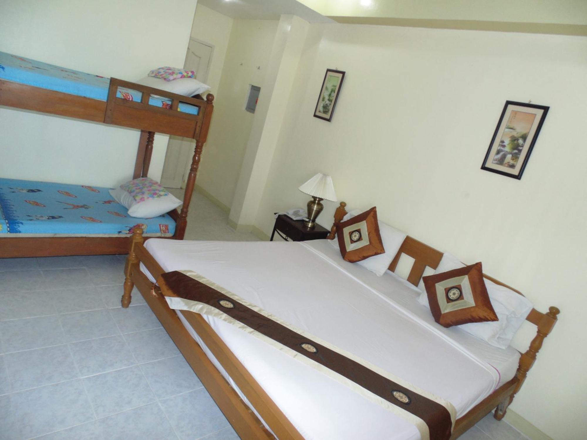 Royal Taal Inn Tagaytay City Esterno foto