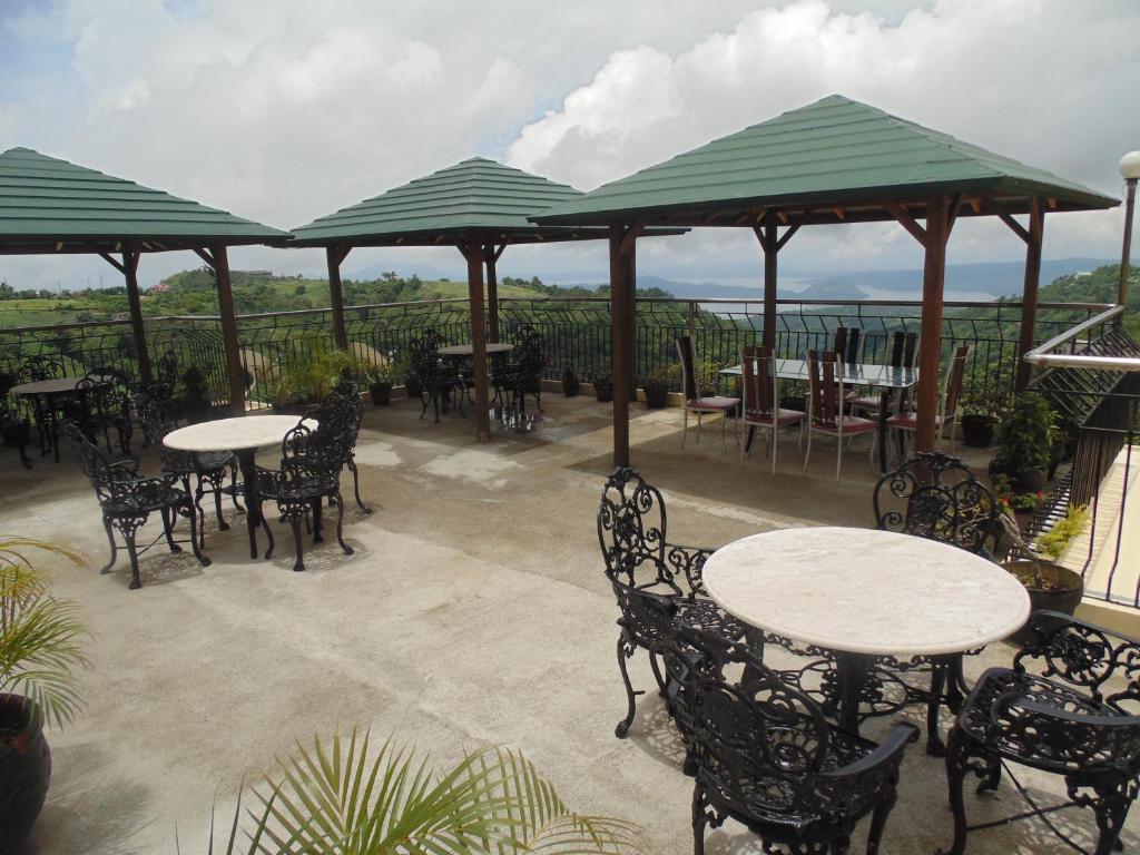 Royal Taal Inn Tagaytay City Esterno foto