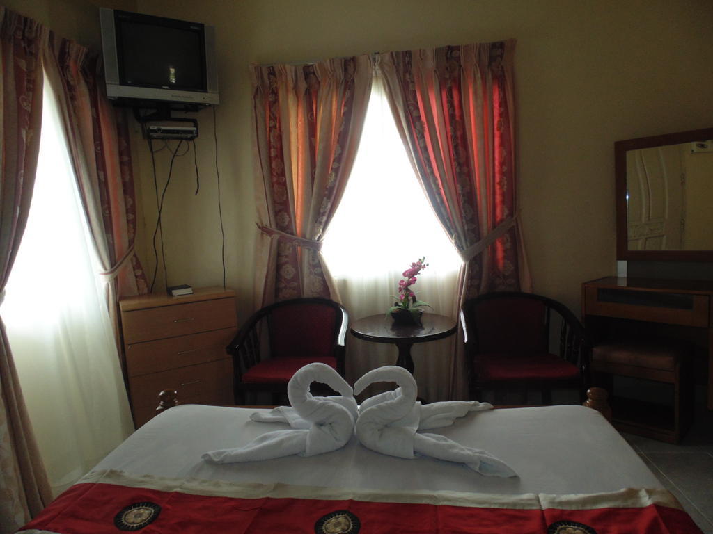 Royal Taal Inn Tagaytay City Esterno foto