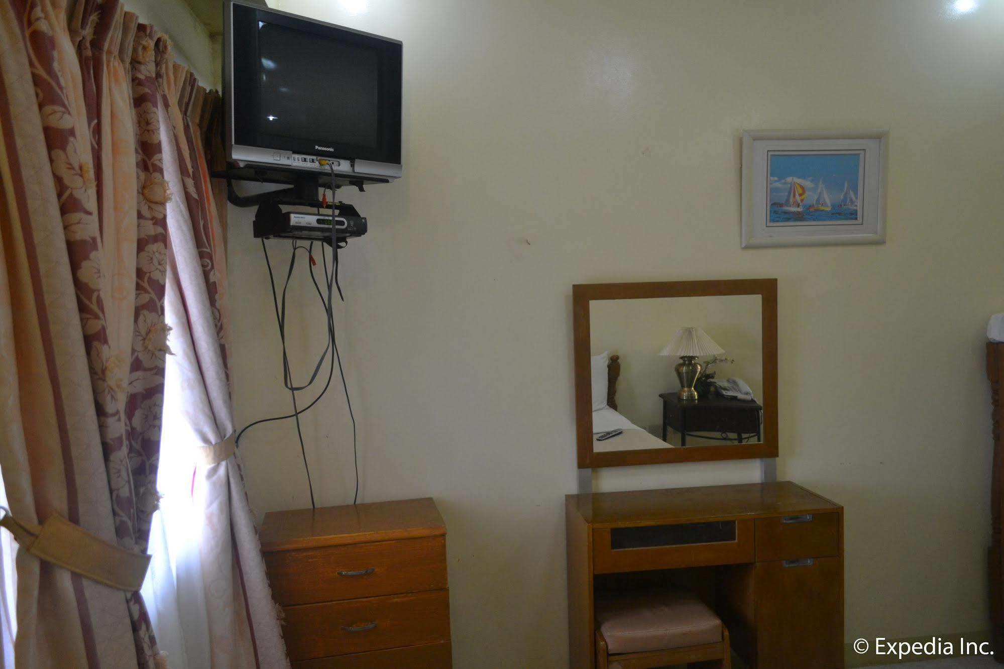 Royal Taal Inn Tagaytay City Esterno foto