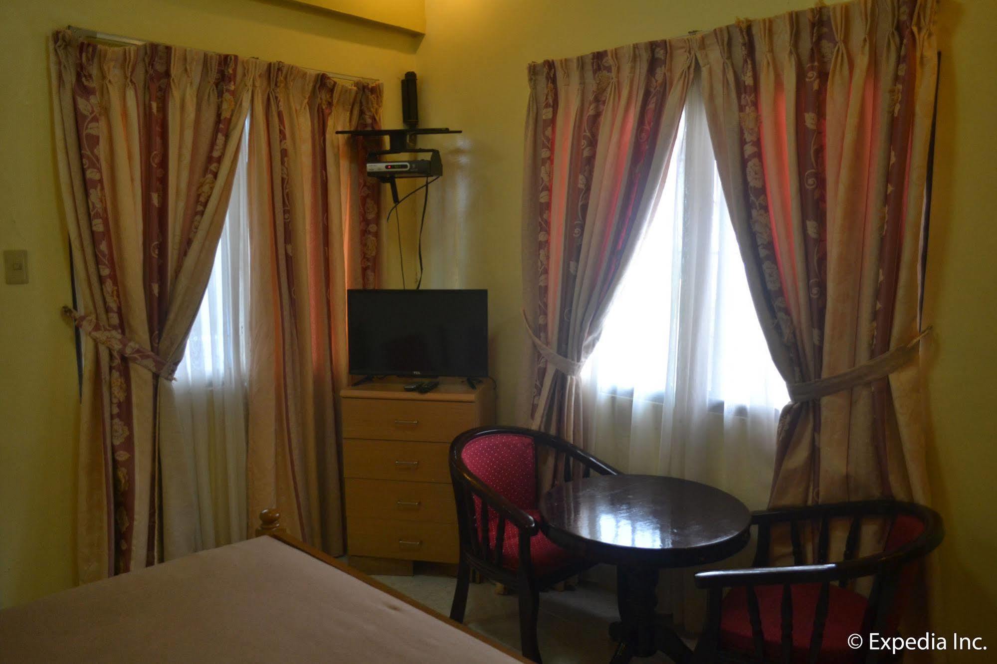 Royal Taal Inn Tagaytay City Esterno foto