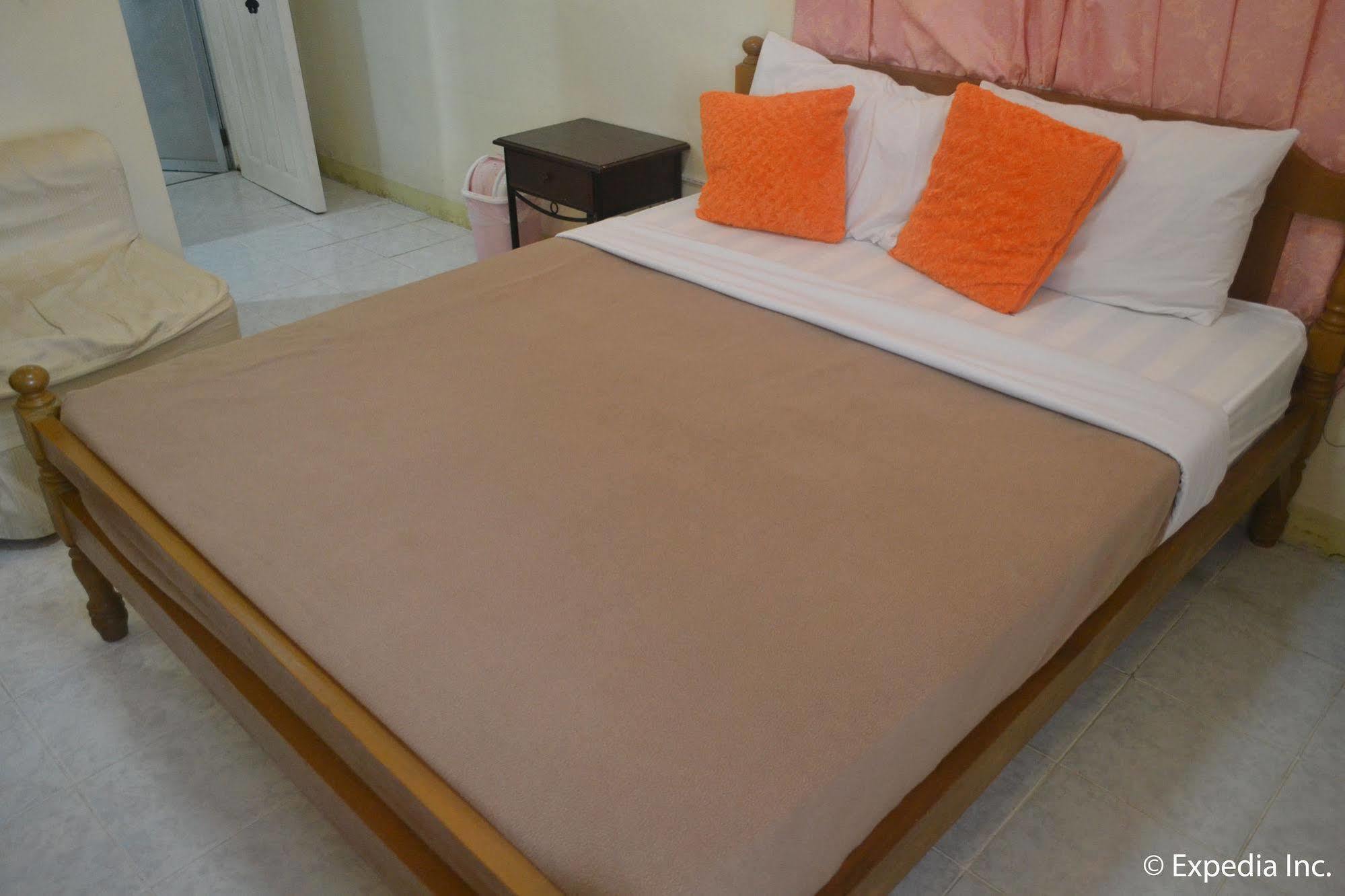 Royal Taal Inn Tagaytay City Esterno foto