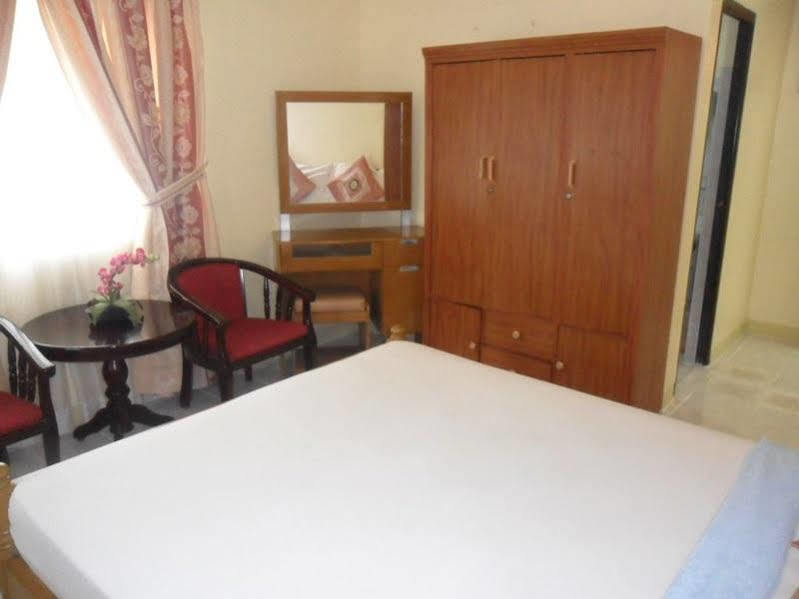 Royal Taal Inn Tagaytay City Esterno foto