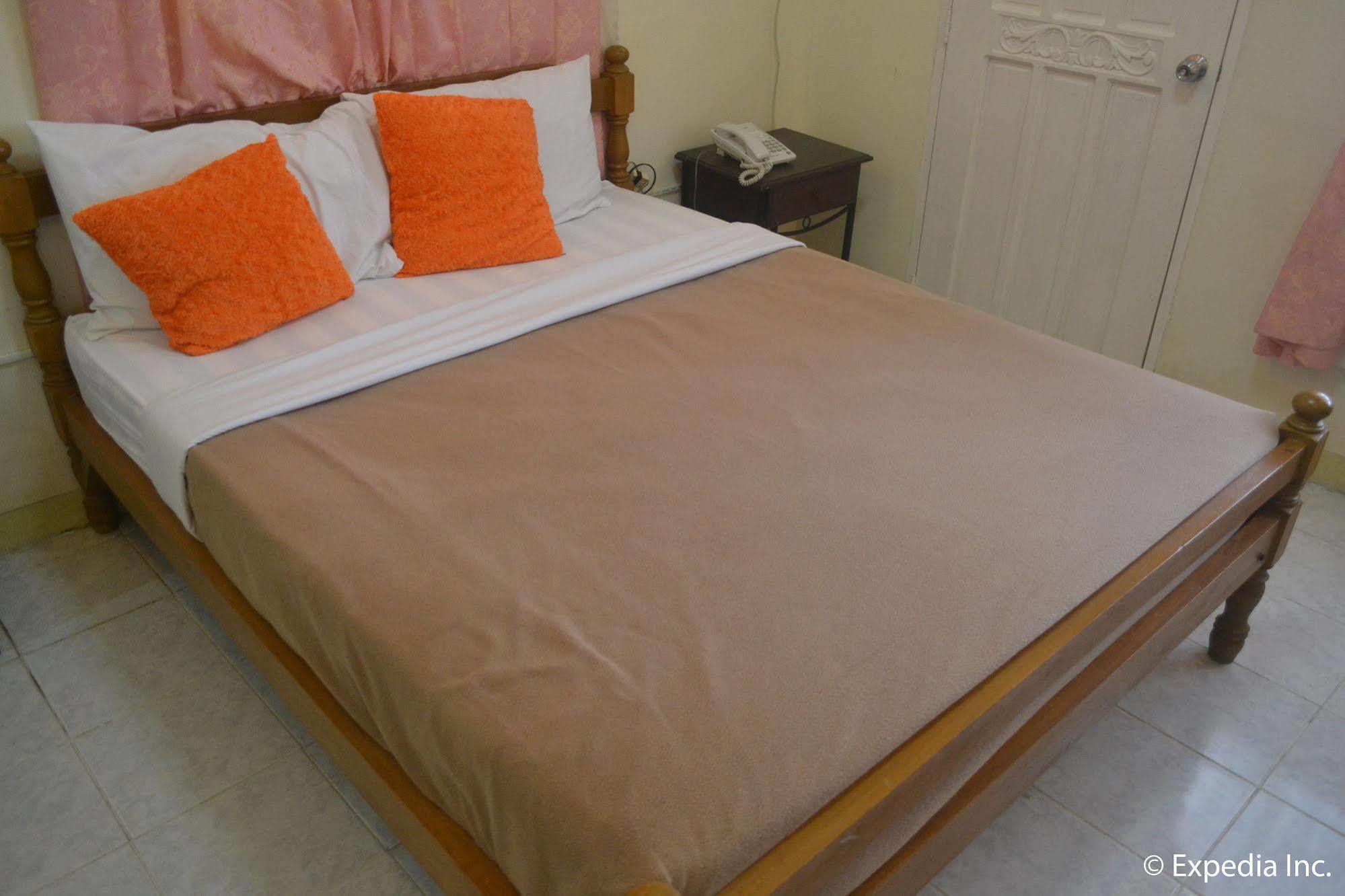Royal Taal Inn Tagaytay City Esterno foto
