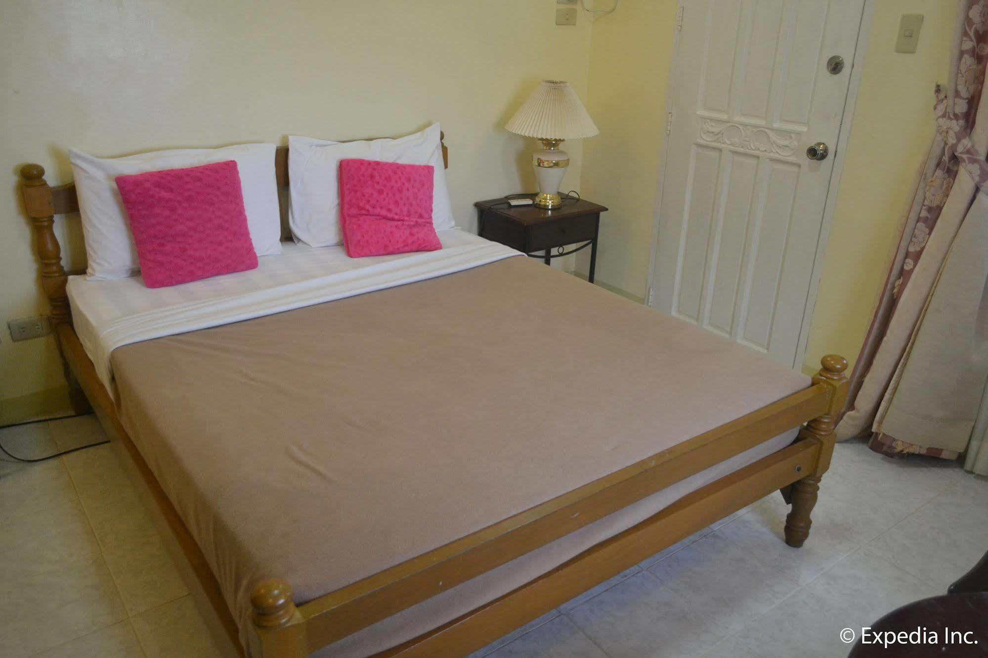 Royal Taal Inn Tagaytay City Esterno foto