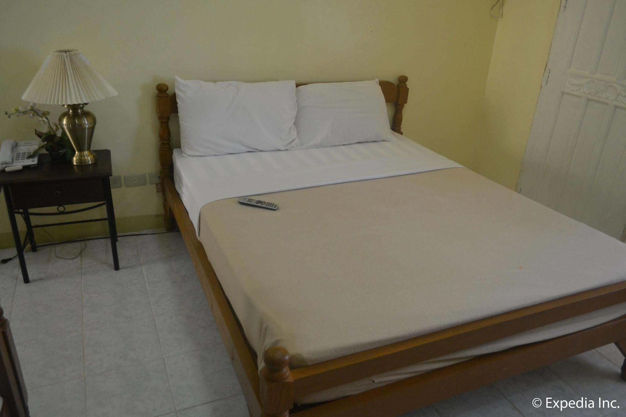 Royal Taal Inn Tagaytay City Esterno foto