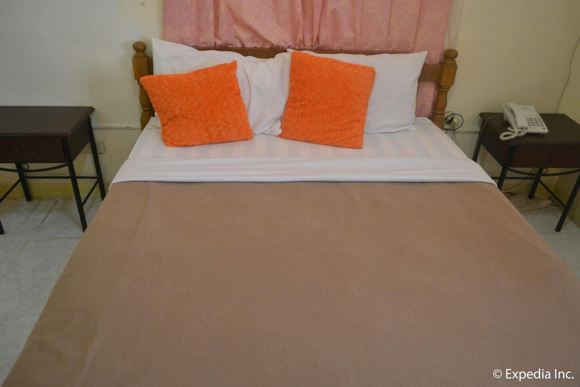 Royal Taal Inn Tagaytay City Esterno foto
