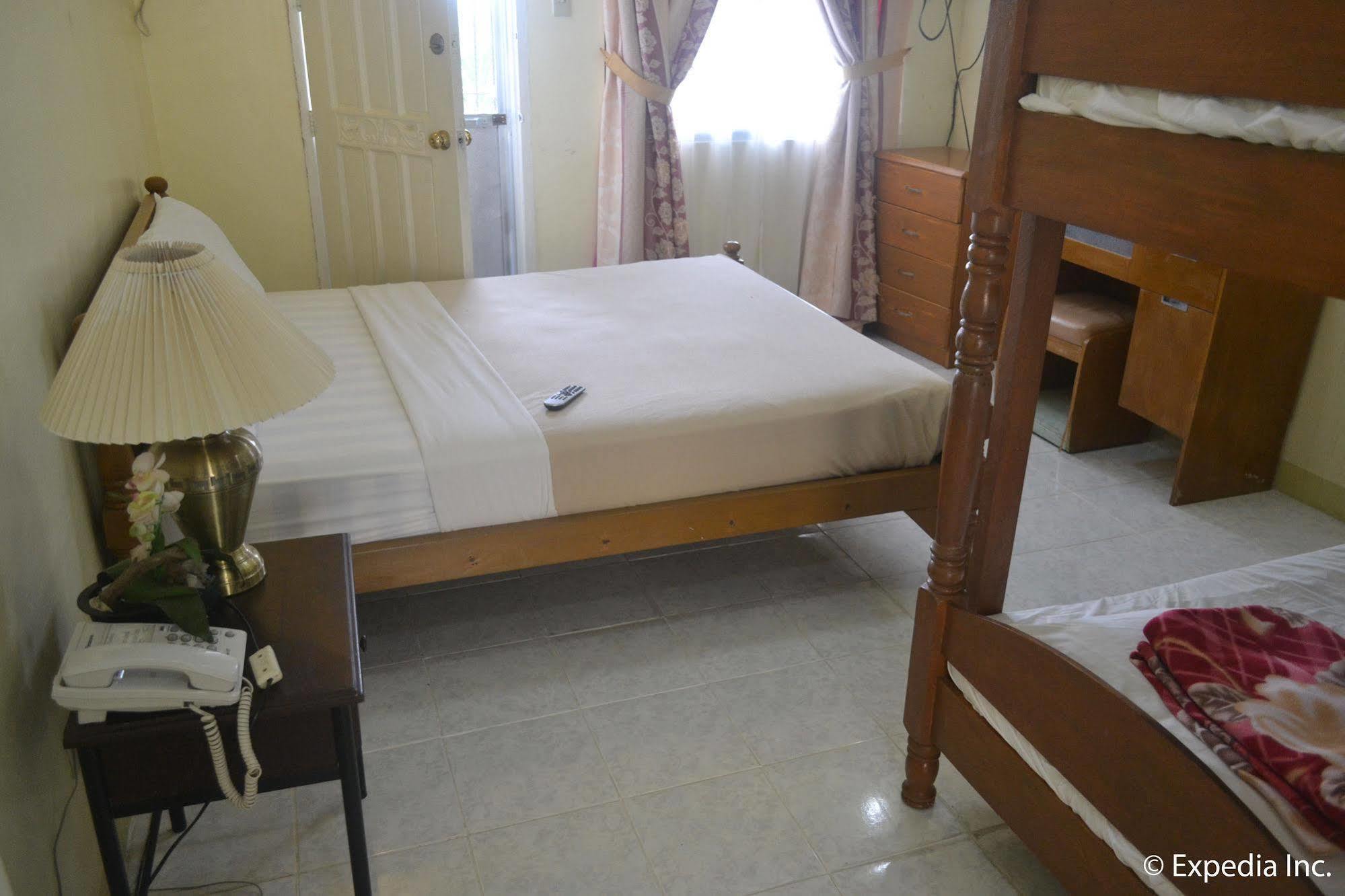Royal Taal Inn Tagaytay City Esterno foto