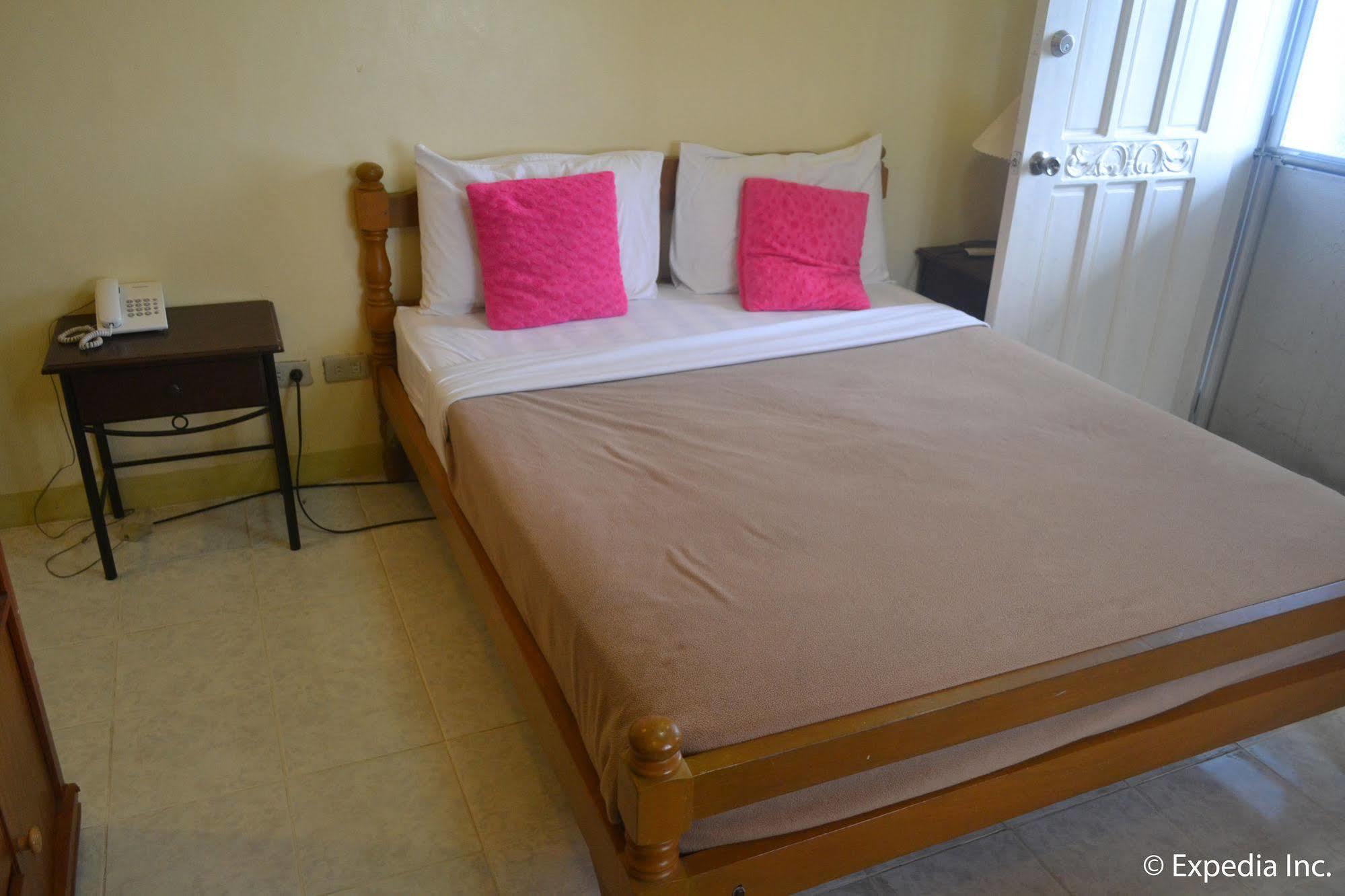 Royal Taal Inn Tagaytay City Esterno foto