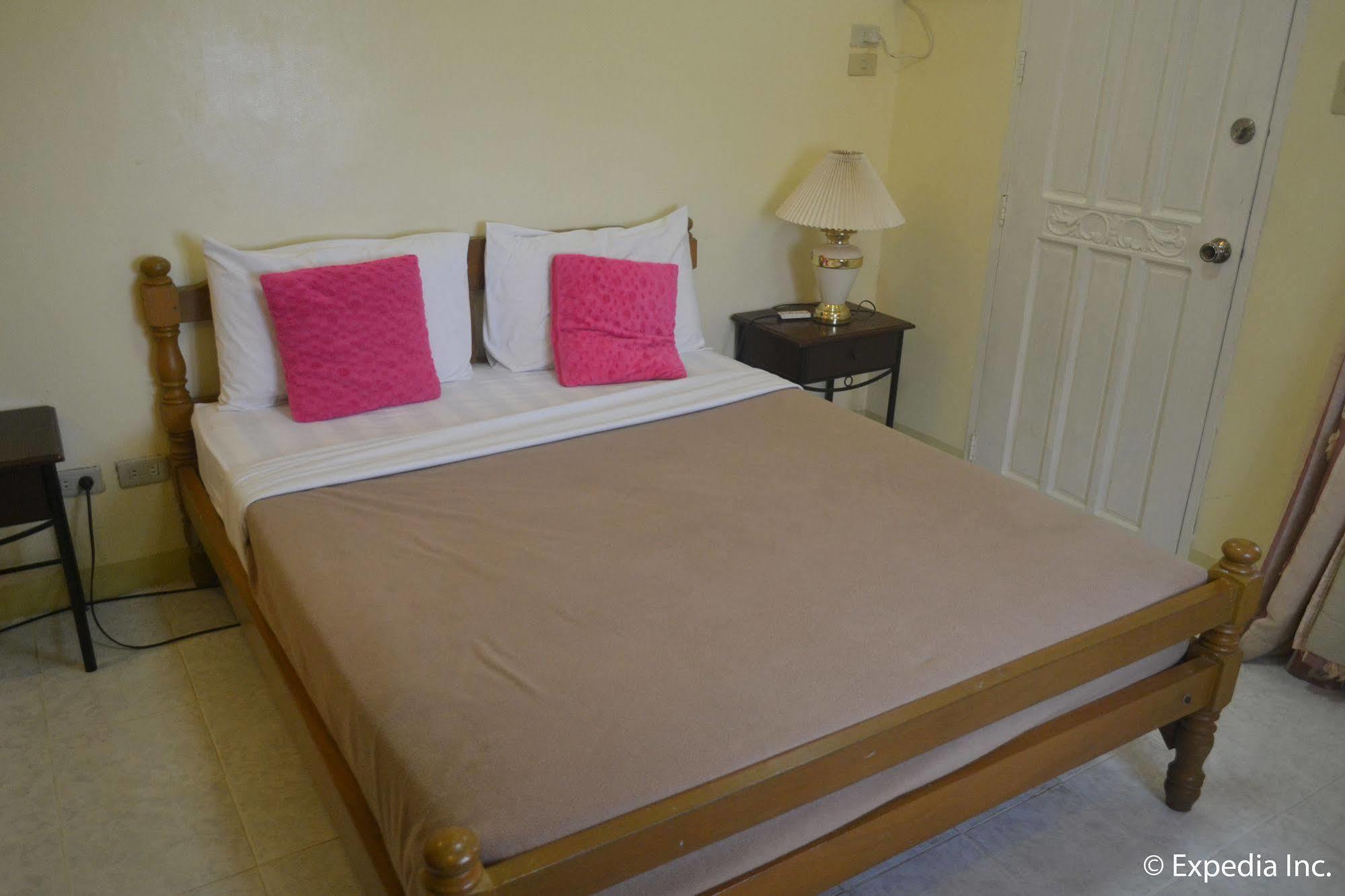 Royal Taal Inn Tagaytay City Esterno foto